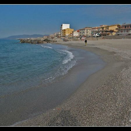 Relax Due Passi Dal Mare Apartment Spadafora Bagian luar foto