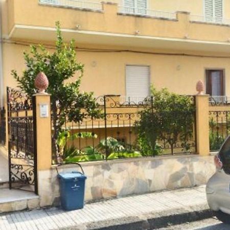 Relax Due Passi Dal Mare Apartment Spadafora Bagian luar foto