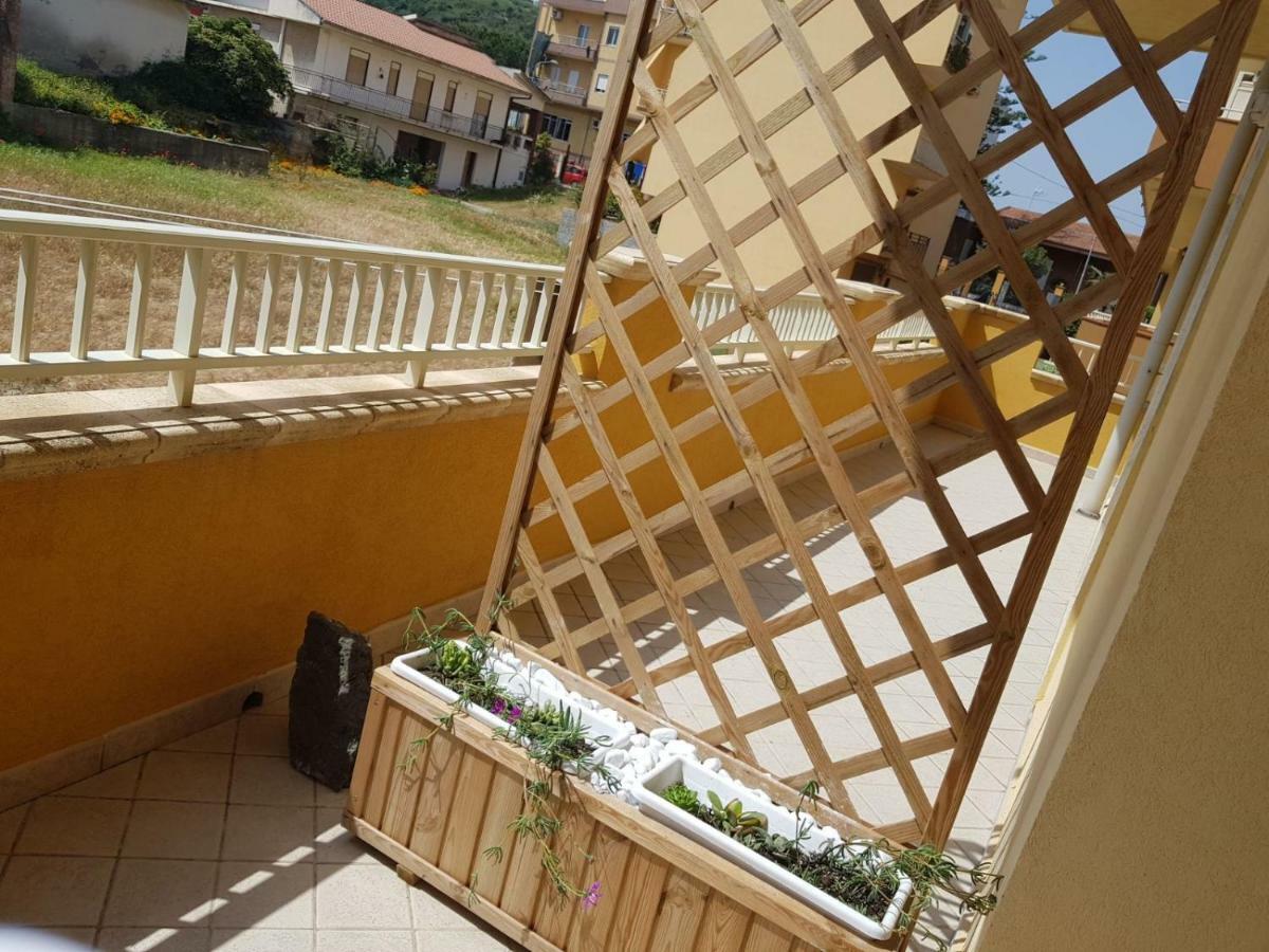 Relax Due Passi Dal Mare Apartment Spadafora Bagian luar foto
